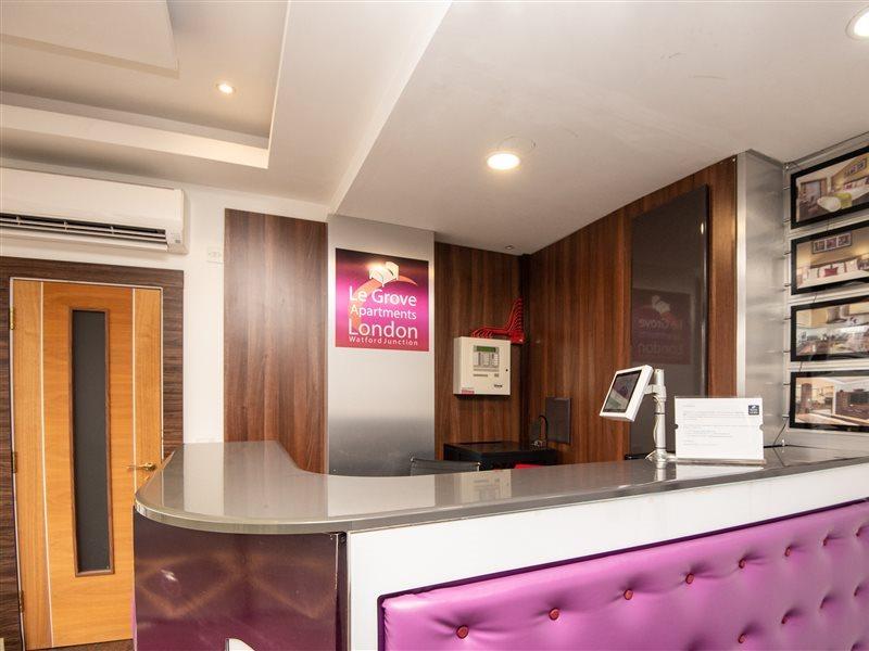 Livin' Serviced Apartments Watford  Buitenkant foto