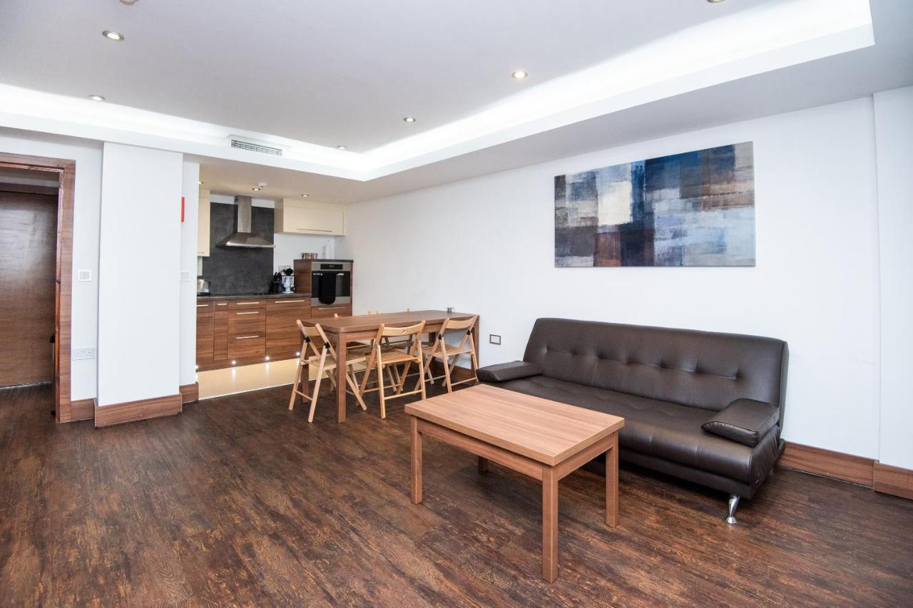 Livin' Serviced Apartments Watford  Buitenkant foto